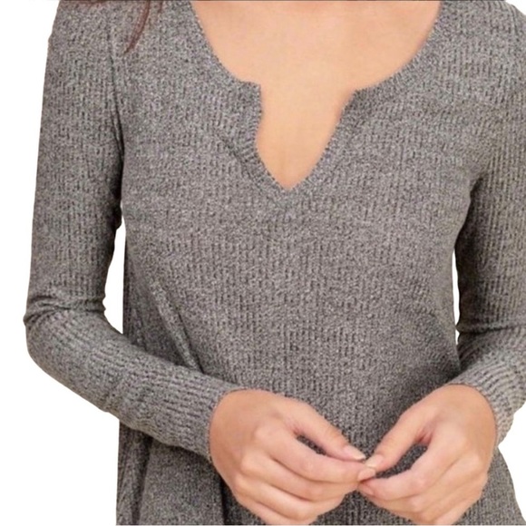 HOLLISTER - Gray Knit Long Sleeve Top - Picture 1 of 7